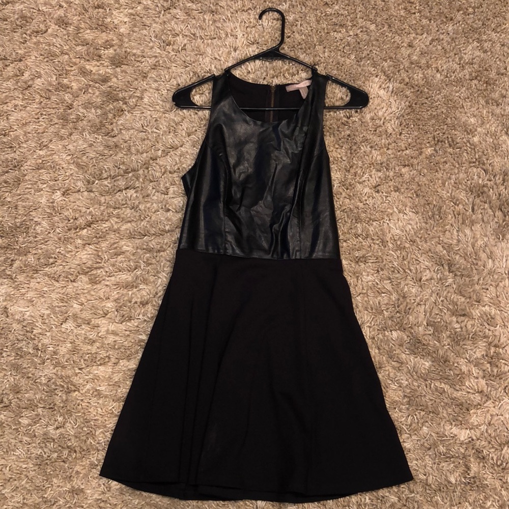 Fit& flare black dress!